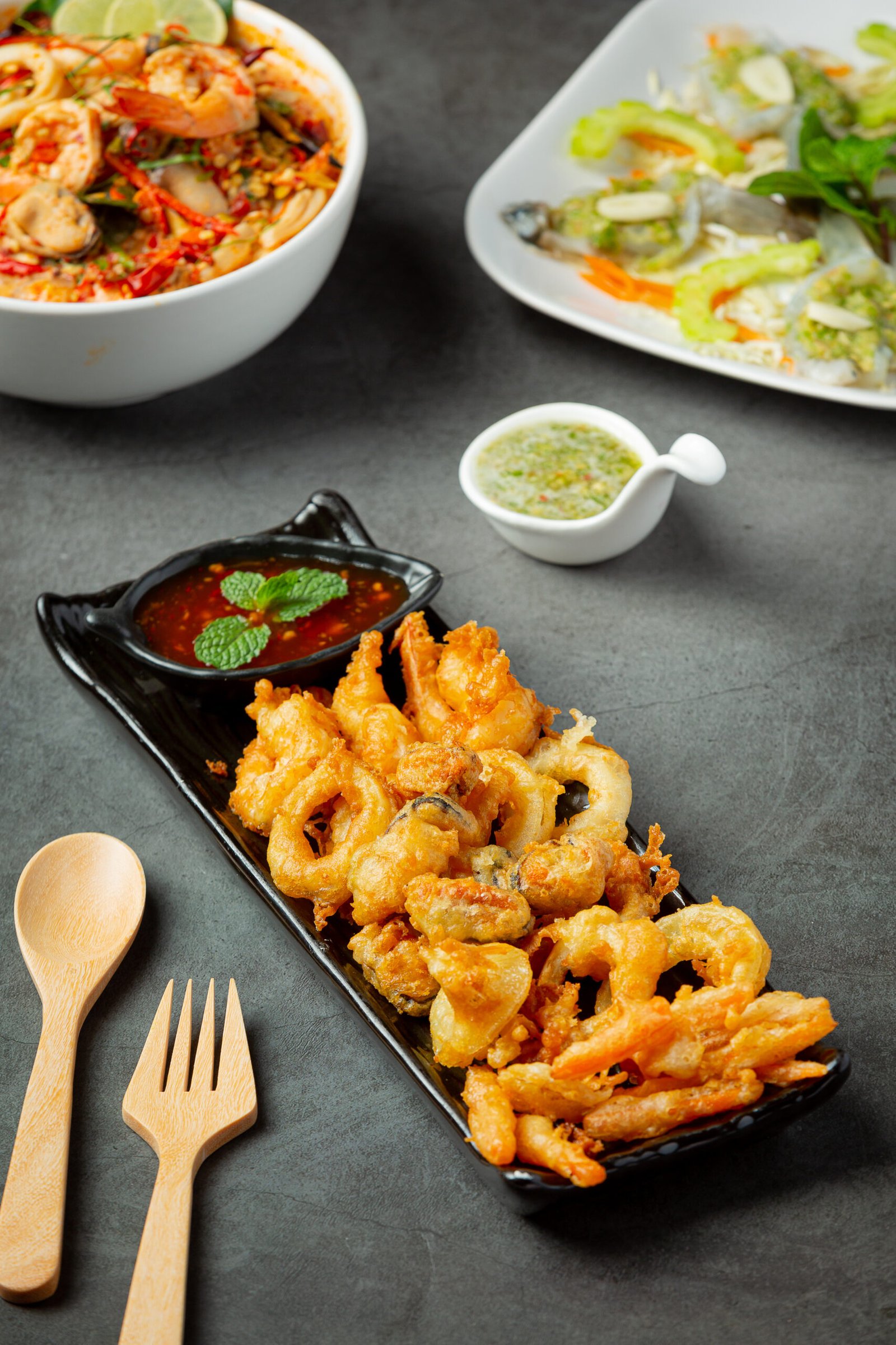fried shrimp and squid with spicy sauce